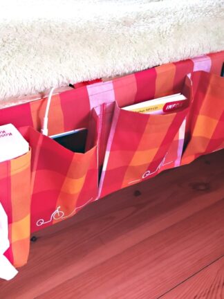 kapsář koloběžka, připevnění k roštu postele, 3 kapsy plus kapsa na kapesníky