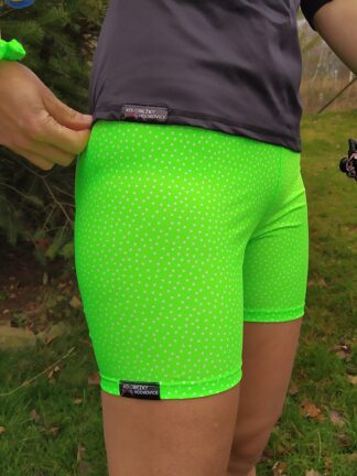 kraťasy sportovní bílý puntík na fluo zelené, vel.44
