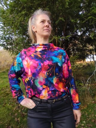 plynutí vůní svetřík se stojáčkem a gumičkou do vlasů vel. 44/46