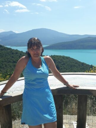 sportovní šaty tyrkys kostička, vel. 42/44